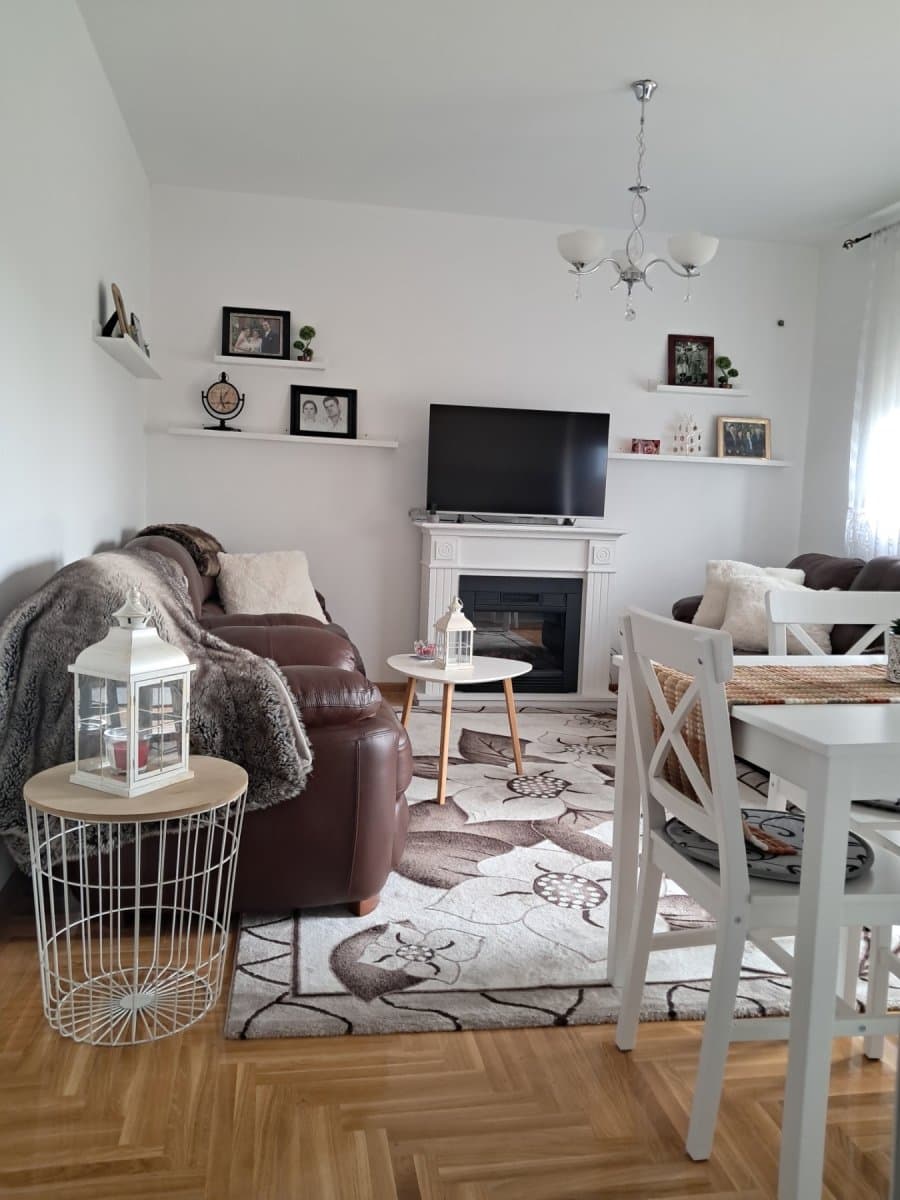Stan, Zemun Polje, 56 m²